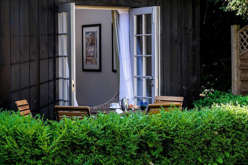 Hotel The Foley Claygate Exterior foto